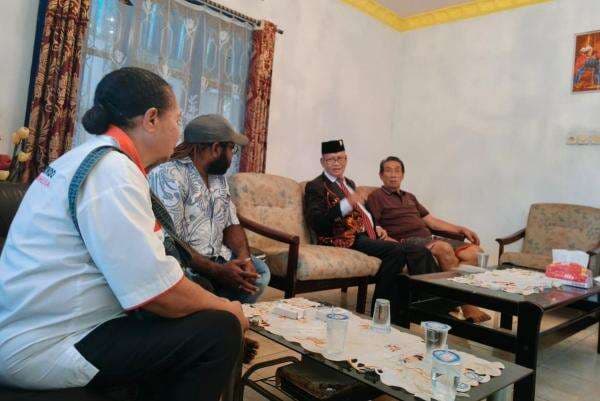 Legislator Perindo Musa Mallisa Turun Tangan Bantu Korban Kebakaran di Nabire Legislator Perindo Musa Mallisa Turun Tangan Bantu Korban Kebakaran di Nabire