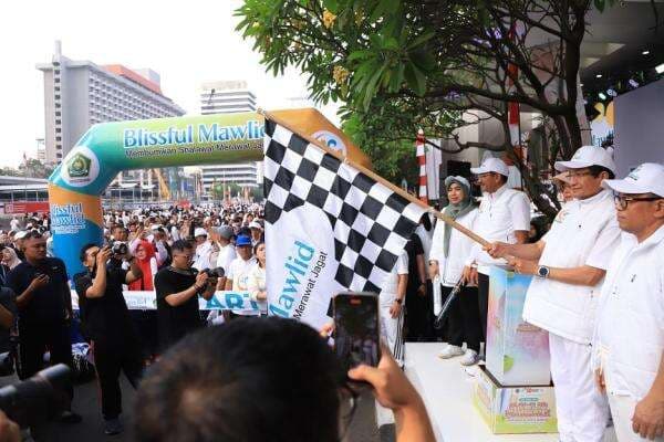 Lepas 1.000 Peserta Mawlid Funwalk, Menag: Sambut Maulid dengan Menjaga Toleransi Lepas 1.000 Peserta Mawlid Funwalk, Menag: Sambut Maulid dengan Menjaga Toleransi