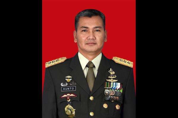 Letjen Kunto Putra Try Sutrisno Batal Dimutasi, Kapuspen TNI: Ada Beberapa Belum Bisa Digeser Letjen Kunto Putra Try Sutrisno Batal Dimutasi, Kapuspen TNI: Ada Beberapa Belum Bisa Digeser