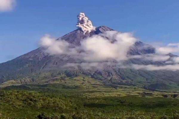 Gunung Semeru 6 Kali Meletus Hari Ini, Hujan Abu Guyur Malang Gunung Semeru 6 Kali Meletus Hari Ini, Hujan Abu Guyur Malang