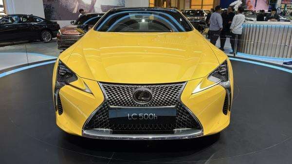 Lexus LC500h Dibanderol Rp3,5 Miliar Jadi Mobil Bensin Termahal di GIIAS, Intip Spesifikasinya Lexus LC500h Dibanderol Rp3,5 Miliar Jadi Mobil Bensin Termahal di GIIAS, Intip Spesifikasinya