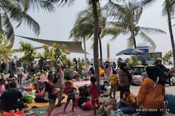 Libur Panjang Akhir Pekan, Ribuan Pengunjung Padati Pantai Ancol
