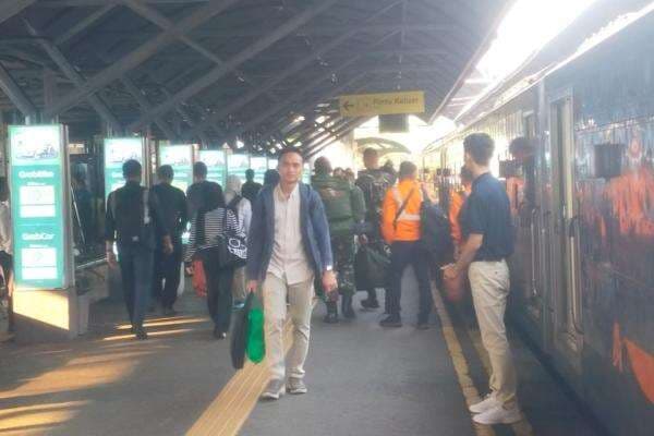 Libur Panjang Waisak, 178.280 Tiket KAI di Daop 8 Surabaya Ludes Terjual Libur Panjang Waisak, 178.280 Tiket KAI di Daop 8 Surabaya Ludes Terjual