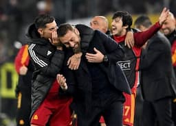 Liga Europa 2023-2024: Taklukkan AC Milan dengan 10 Orang, AS Roma Tiru Cara Real Madrid