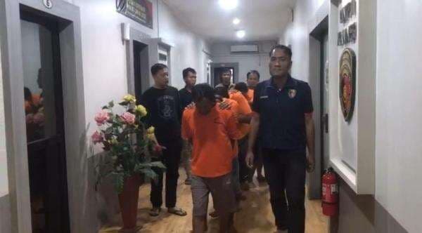 5 Anggota Ormas yang Ngamuk dan Nyampah di Dinkes Bekasi jadi Tersangka 5 Anggota Ormas yang Ngamuk dan Nyampah di Dinkes Bekasi jadi Tersangka