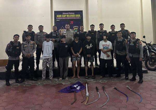 Lima Pemuda Ditangkap Polisi Usai Terlibat Tawuran di Menteng, Sajamnya Mengerikan Lima Pemuda Ditangkap Polisi Usai Terlibat Tawuran di Menteng, Sajamnya Mengerikan