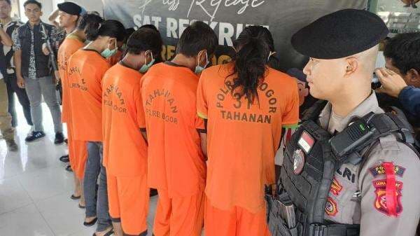 Main Judi Online, 5 Tukang Parkir di Bogor Ditangkap Polisi Main Judi Online, 5 Tukang Parkir di Bogor Ditangkap Polisi