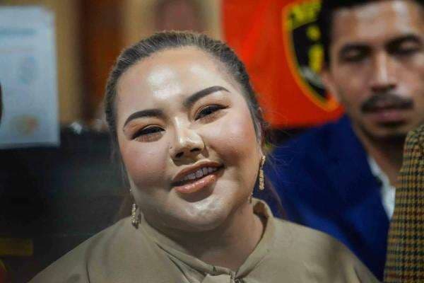 Lisa Mariana Sakit Hati, Ancam Bakal Bongkar Borok Ridwan Kamil usai Tes DNA Negatif Lisa Mariana Sakit Hati, Ancam Bakal Bongkar Borok Ridwan Kamil usai Tes DNA Negatif