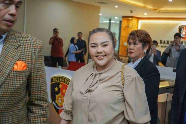 Lisa Mariana Tantang Ridwan Kamil Datangi Rumahnya usai Tes DNA Negatif Lisa Mariana Tantang Ridwan Kamil Datangi Rumahnya usai Tes DNA Negatif