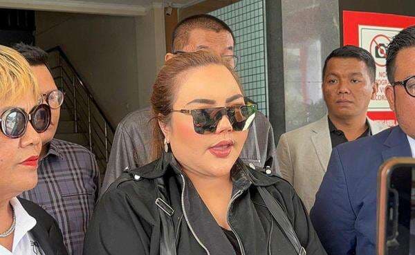 Diperiksa soal Video Mesum, Lisa Mariana: Aku Baru Bangun Tidur, Belum Bisa Banyak Bicara Diperiksa soal Video Mesum, Lisa Mariana: Aku Baru Bangun Tidur, Belum Bisa Banyak Bicara