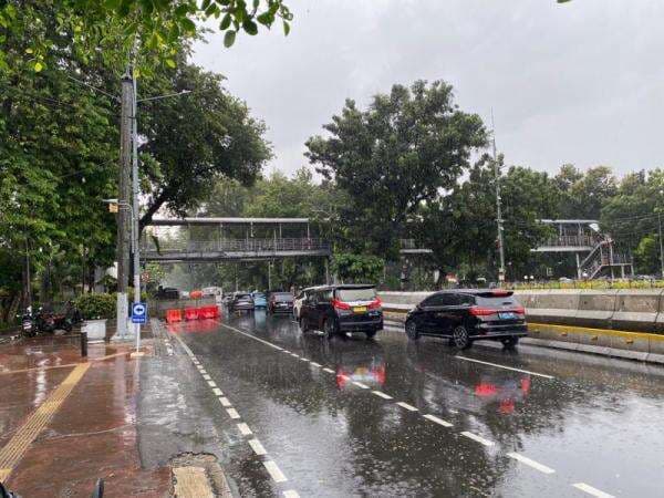 Lokasi Aksi Demo Indonesia Gelap Diguyur Hujan, Peserta Belum Terlihat Lokasi Aksi Demo Indonesia Gelap Diguyur Hujan, Peserta Belum Terlihat