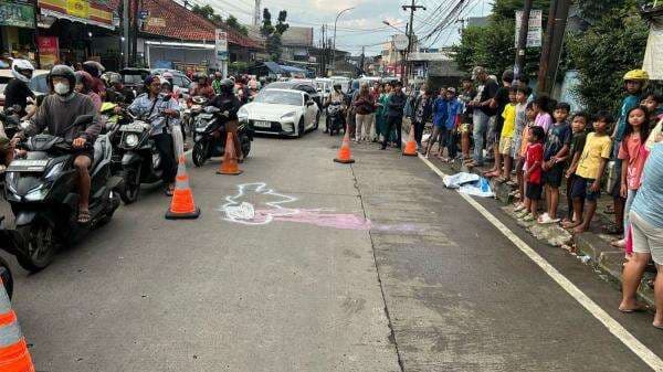 Gagal Nyalip, Pemotor Tewas Terlindas Truk Gagal Nyalip, Pemotor Tewas Terlindas Truk