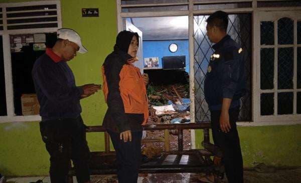 Longsor di Bojonggenteng Sukabumi, 1 Anak Tewas dan 2 Kritis Longsor di Bojonggenteng Sukabumi, 1 Anak Tewas dan 2 Kritis
