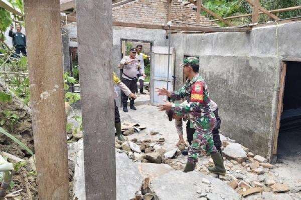 Longsor di Simalungun Hantam 3 Rumah Warga, Dipicu Hujan Deras Longsor di Simalungun Hantam 3 Rumah Warga, Dipicu Hujan Deras