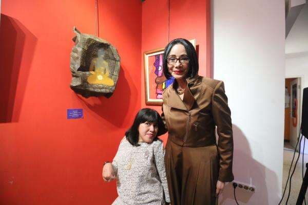 Lukisan Gadis Dharsono, Putri Poppy Dharsono Mejeng di Pameran Nouveau Voyage IFI Wijaya Lukisan Gadis Dharsono, Putri Poppy Dharsono Mejeng di Pameran Nouveau Voyage IFI Wijaya