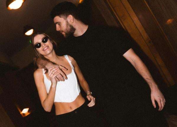 Potret Luna Bijl Tiba di Indonesia, Langsung Diajak Tren Velocity Bareng Fans Potret Luna Bijl Tiba di Indonesia, Langsung Diajak Tren Velocity Bareng Fans