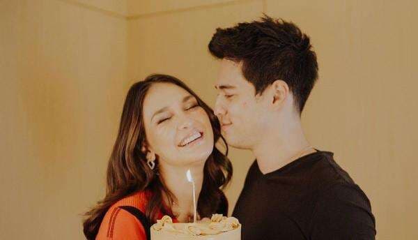 Luna Maya dan Maxime Bouttier Akan Menikah, Ini Keisengan Netizen Bantu Buat Hastag di Medsos Luna Maya dan Maxime Bouttier Akan Menikah, Ini Keisengan Netizen Bantu Buat Hastag di Medsos