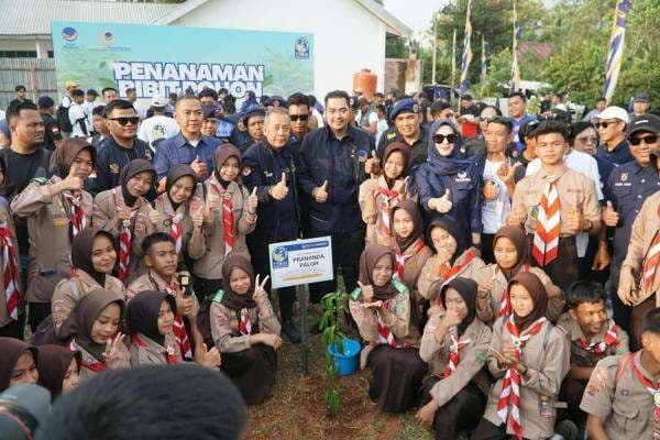Luncurkan Gerakan Tanam Tumbuh Mandiri, Prananda Tanam Ratusan Pohon di Sulsel Luncurkan Gerakan Tanam Tumbuh Mandiri, Prananda Tanam Ratusan Pohon di Sulsel