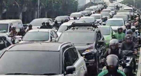 Kemacetan Horor di TB Simatupang, Pekerjaan Galian Perparah Kondisi Lalu Lintas Kemacetan Horor di TB Simatupang, Pekerjaan Galian Perparah Kondisi Lalu Lintas