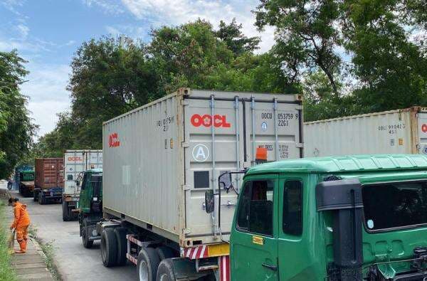 Macet Horor Masih Terjadi di Jalan Cakung Cilincing Jakarta Utara Macet Horor Masih Terjadi di Jalan Cakung Cilincing Jakarta Utara