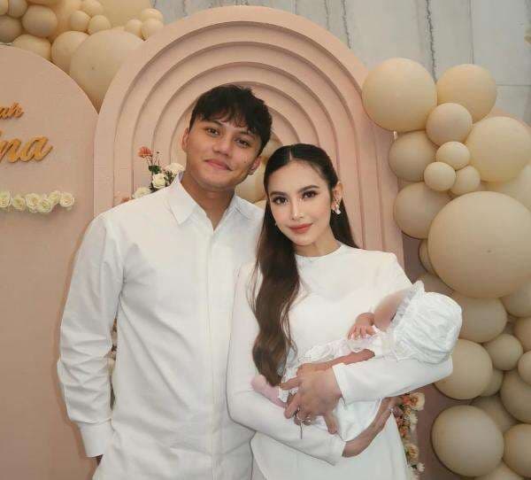 5 Potret Cantik Mahalini Pakai Outfit Serba Putih di Momen Akikah sang Anak, Tampilannya Stunning 5 Potret Cantik Mahalini Pakai Outfit Serba Putih di Momen Akikah sang Anak, Tampilannya Stunning