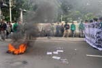 Mahasiswa Demo dan Bakar Ban di Patung Kuda, Tuntut Peningkatan Kualitas Pendidikan, Kesehatan hingga HAM Mahasiswa Demo dan Bakar Ban di Patung Kuda, Tuntut Peningkatan Kualitas Pendidikan, Kesehatan hingga HAM