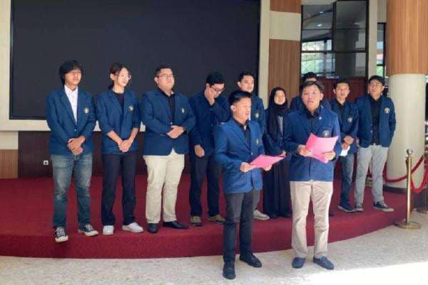 Mahasiswa FH Universitas Brawijaya Bergerak, Nyatakan Sikap: Hilangnya Etika Moral Pejabat Negara Mahasiswa FH Universitas Brawijaya Bergerak, Nyatakan Sikap: Hilangnya Etika Moral Pejabat Negara