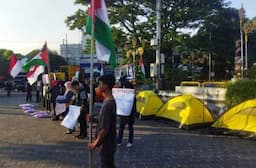Mahasiswa Gelar Aksi Camp for Palestine di Alun-alun Tugu Malang