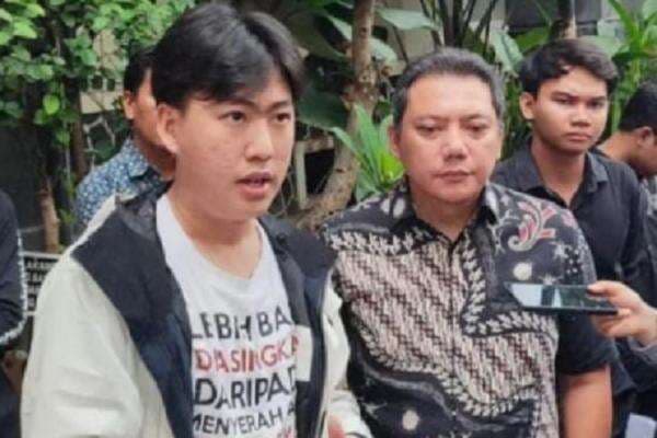 Mahasiswa UI Cho Yong Gi Ditetapkan Jadi Tersangka Demo Ricuh, DPR: Pelanggaran Ringan, Tak Membahayakan Negara Mahasiswa UI Cho Yong Gi Ditetapkan Jadi Tersangka Demo Ricuh, DPR: Pelanggaran Ringan, Tak Membahayakan Negara