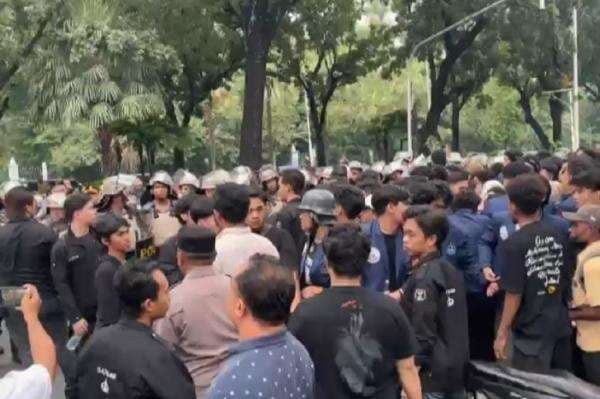 93 Mahasiswa Ditangkap Buntut Demo Ricuh di Balai Kota Jakarta, 3 Positif Narkoba 93 Mahasiswa Ditangkap Buntut Demo Ricuh di Balai Kota Jakarta, 3 Positif Narkoba