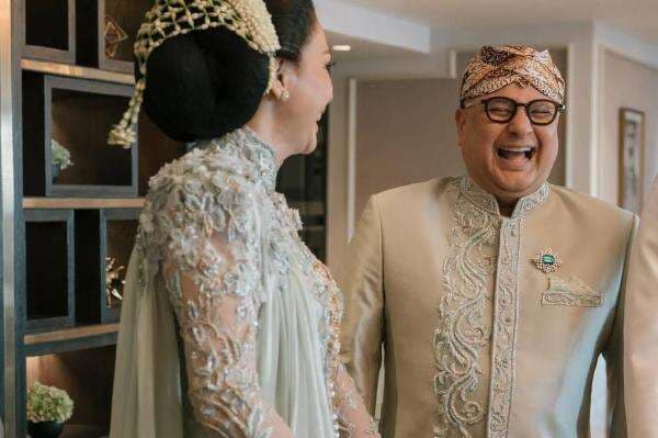 Couple Goals! Maia Estianty dan Irwan Mussry Pakai Perhiasan Miliaran Rupiah di Pernikahan Al Ghazali Couple Goals! Maia Estianty dan Irwan Mussry Pakai Perhiasan Miliaran Rupiah di Pernikahan Al Ghazali