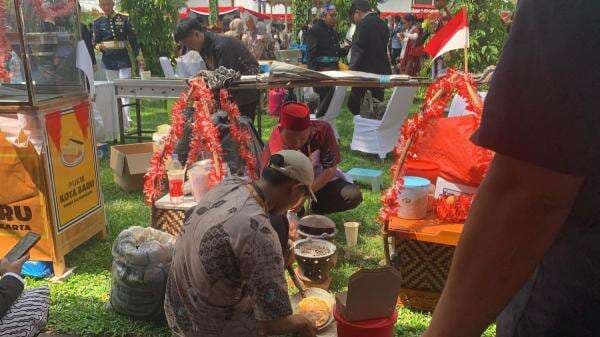 Pesta Rakyat di Istana Negara Dimulai, Masyarakat Bisa Nikmati Deretan Makanan Tradisional Pesta Rakyat di Istana Negara Dimulai, Masyarakat Bisa Nikmati Deretan Makanan Tradisional