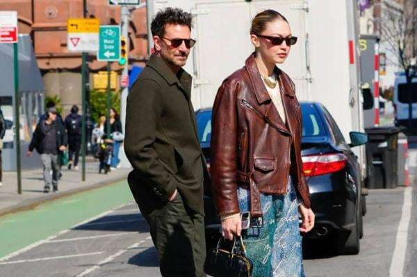 Makin Terbuka soal Hubungan, Bradley Cooper dan Gigi Hadid Ciuman di Konser Taylor Swift Makin Terbuka soal Hubungan, Bradley Cooper dan Gigi Hadid Ciuman di Konser Taylor Swift