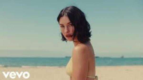 Makna Lagu I Miss You I’m Sorry - Gracie Abrams: Rindu dan Penyesalan Makna Lagu I Miss You I’m Sorry - Gracie Abrams: Rindu dan Penyesalan