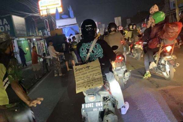 Malam Takbiran, Masih Banyak Pemudik Terjebak di Pantura Cirebon Malam Takbiran, Masih Banyak Pemudik Terjebak di Pantura Cirebon