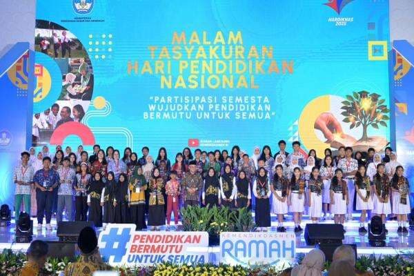 Malam Tasyakuran Hardiknas 2025, Kemendikdasmen Beri 115 Penghargaan Khusus Malam Tasyakuran Hardiknas 2025, Kemendikdasmen Beri 115 Penghargaan Khusus