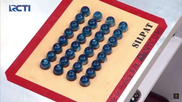 Malrani Kagum dengan Chocolate Buatan Chef Richie yang Warnanya Tampak seperti Aurora Malrani Kagum dengan Chocolate Buatan Chef Richie yang Warnanya Tampak seperti Aurora