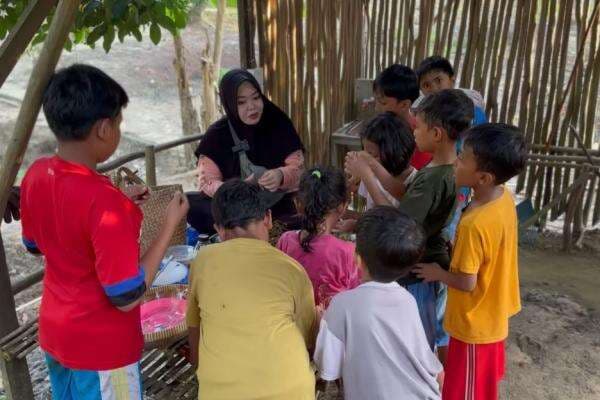Mamah Nada Cari Sayur Liar dan Masak Kerang Ranga Bareng Anak-anak! Mamah Nada Cari Sayur Liar dan Masak Kerang Ranga Bareng Anak-anak!