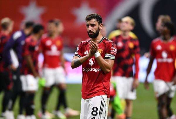 Manchester United Raih Trofi Mangkuk Seblak karena Juara Premier League Summer Series 2025, Bruno Fernandes Kebingungan! Manchester United Raih Trofi Mangkuk Seblak karena Juara Premier League Summer Series 2025, Bruno Fernandes Kebingungan!