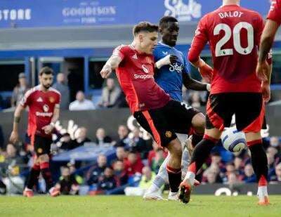 Manchester United PHK 450 Karyawan, Makan Siang Gratis Ditiadakan! Manchester United PHK 450 Karyawan, Makan Siang Gratis Ditiadakan!