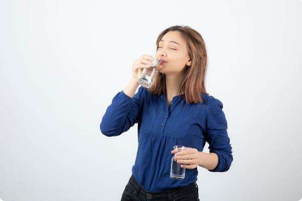 Manfaat Banyak Minum Air Putih untuk Kesehatan Kulit, Bikin Awet Muda! Manfaat Banyak Minum Air Putih untuk Kesehatan Kulit, Bikin Awet Muda!