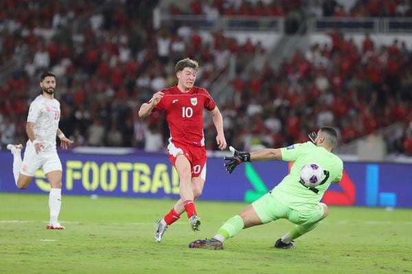 Manis-Pahit Debut Ole Romeny: Gol Perdana, Lalu Penentu Kemenangan! Manis-Pahit Debut Ole Romeny: Gol Perdana, Lalu Penentu Kemenangan!