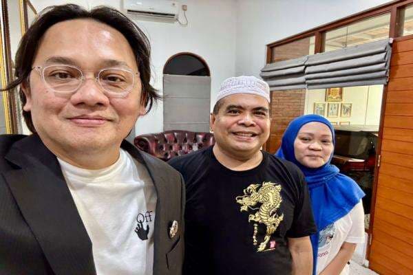 Mantan Wamendes Laporkan Roy Suryo Cs usai Dituding Jadi Otak Penerbitan Ijazah Jokowi Mantan Wamendes Laporkan Roy Suryo Cs usai Dituding Jadi Otak Penerbitan Ijazah Jokowi