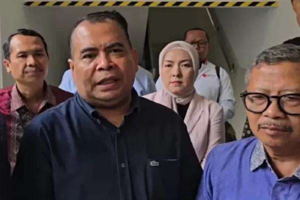 Mantan Wamendes Paiman Raharjo Polisikan Roy Suryo Cs Terkait Tudingan Cetak Ijazah Jokowi Mantan Wamendes Paiman Raharjo Polisikan Roy Suryo Cs Terkait Tudingan Cetak Ijazah Jokowi