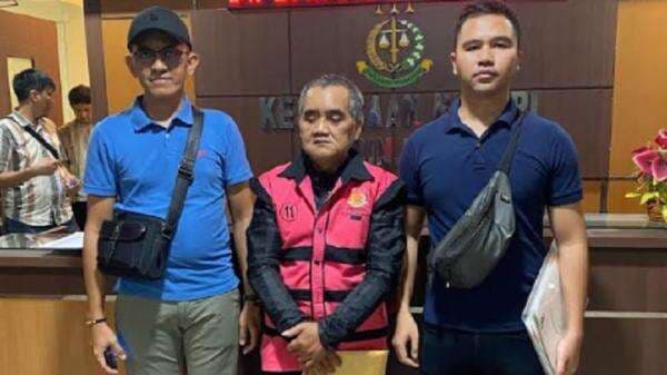 Buron Kasus Korupsi, Mantan Bendahara PUPR Nias Selatan Ditangkap di Binjai Buron Kasus Korupsi, Mantan Bendahara PUPR Nias Selatan Ditangkap di Binjai