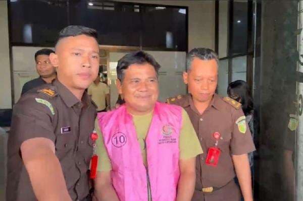 3 Tahun Buron, Eks Kades Bilah Talang Korupsi Dana Desa Rp1,5 Miliar Ditangkap! 3 Tahun Buron, Eks Kades Bilah Talang Korupsi Dana Desa Rp1,5 Miliar Ditangkap!