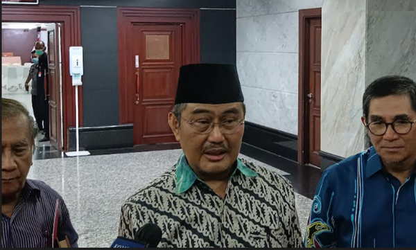 RUU KUHAP Masih Digodok, Jimly Sebut Polisi Sebaiknya Tetap Melakukan Penyidikan RUU KUHAP Masih Digodok, Jimly Sebut Polisi Sebaiknya Tetap Melakukan Penyidikan