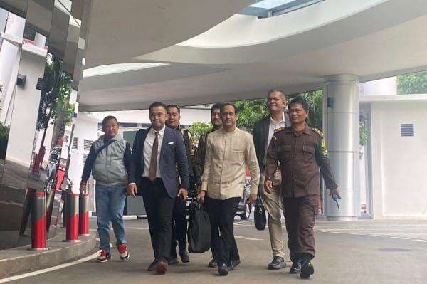 Nadiem Hormati Penyelidikan Kasus Korupsi Laptop Kemendikbudristek Rp9,9 Triliun, Siap Diperiksa Nadiem Hormati Penyelidikan Kasus Korupsi Laptop Kemendikbudristek Rp9,9 Triliun, Siap Diperiksa