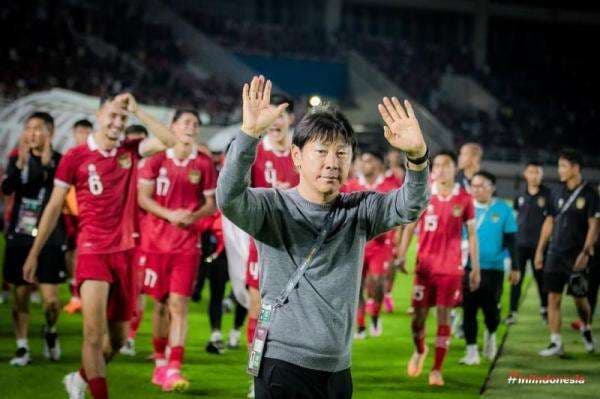 Shin Tae-yong Beri Pesan Berkelas kepada Suporter Timnas Indonesia sebelum Mudik ke Korea Selatan Shin Tae-yong Beri Pesan Berkelas kepada Suporter Timnas Indonesia sebelum Mudik ke Korea Selatan