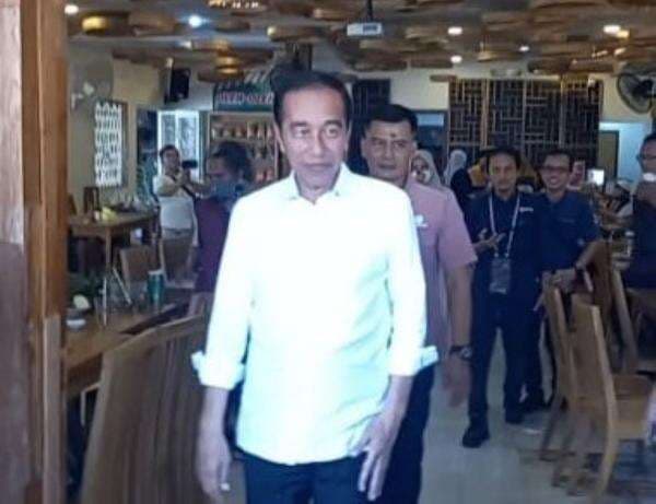 Respons Keras Jokowi Kasus Mahasiswi ITB Unggah Meme 'Ciuman' dengan Prabowo Respons Keras Jokowi Kasus Mahasiswi ITB Unggah Meme 'Ciuman' dengan Prabowo